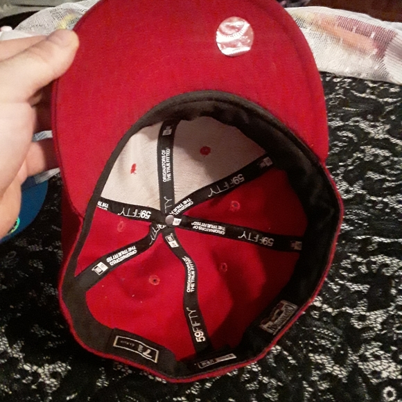 New Era/Toronto BlueJays Unisex Red Fitted BallCap - Picture 13 of 16